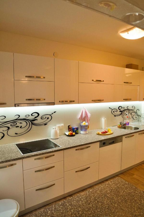 City Center Grand Apartment - Three-Bedroom, Free Parking Saraievo Exterior foto