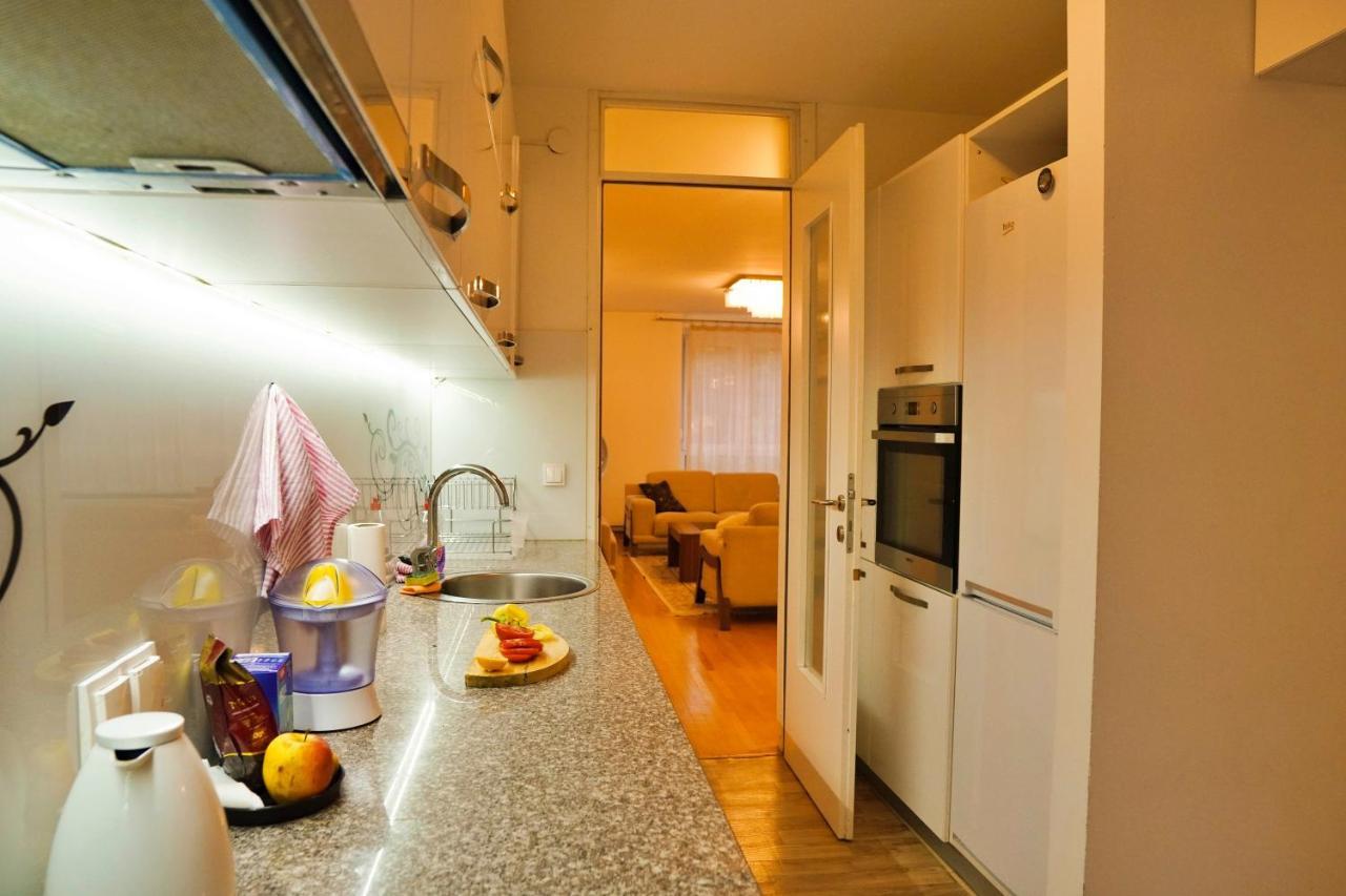 City Center Grand Apartment - Three-Bedroom, Free Parking Saraievo Exterior foto