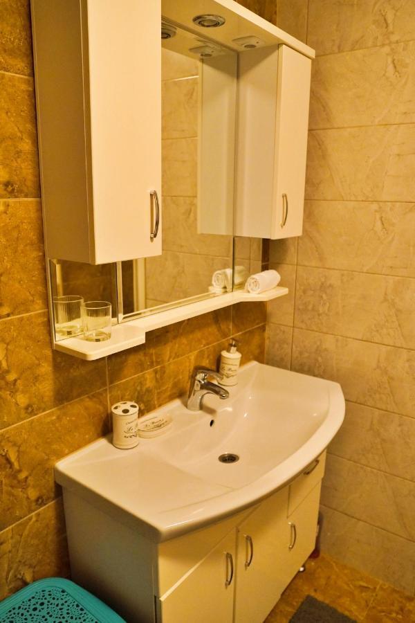 City Center Grand Apartment - Three-Bedroom, Free Parking Saraievo Exterior foto