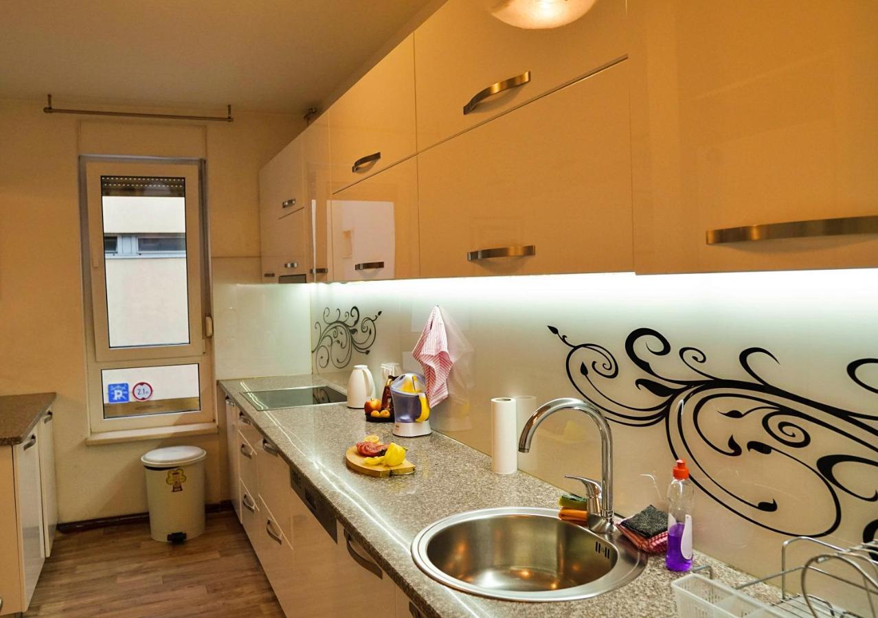 City Center Grand Apartment - Three-Bedroom, Free Parking Saraievo Exterior foto